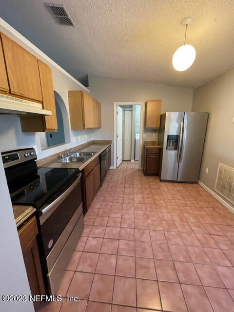 Building Photo - 10538 Lantana Lakes Dr N