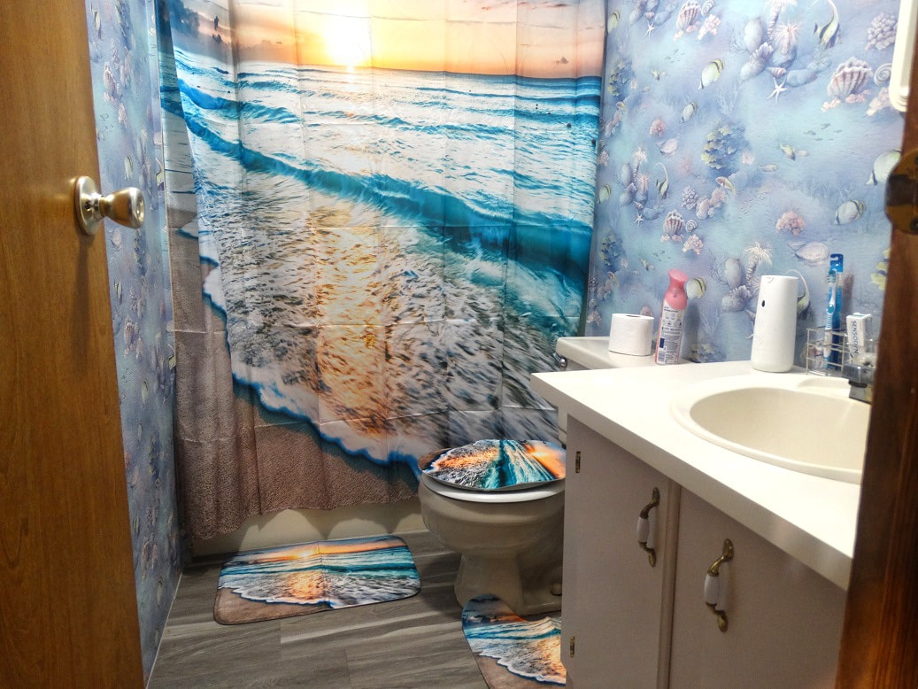 Common bathroom with a tub and shower - 118 W Rogers St