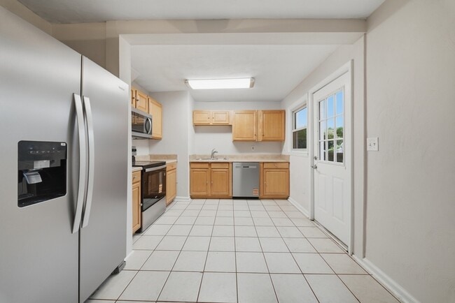 Building Photo - 8037 Crescent Rd