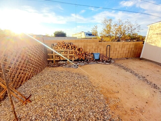 Building Photo - Spacious 3 bedroom, 2 bath with bonus room in Indian Cove