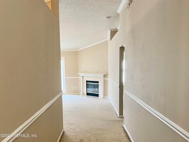 Building Photo - 14019 Crestwick Dr W