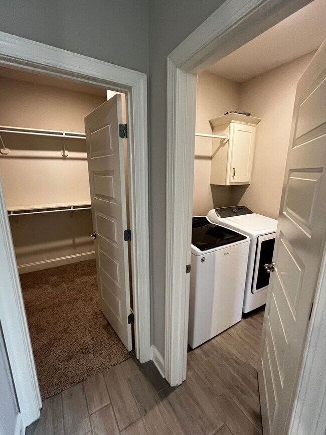 Building Photo - Custom Built home in a quiet subdivision