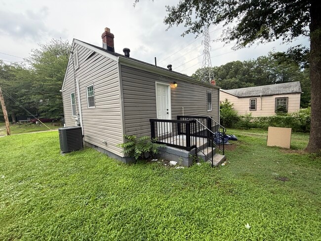 Building Photo - 2404 Alexander Ave