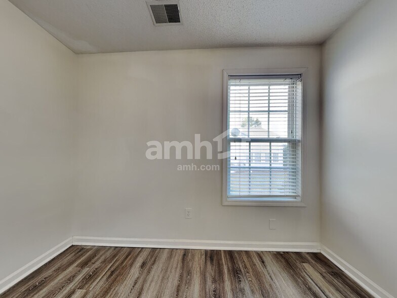 Building Photo - 11 Lake Linden Ct