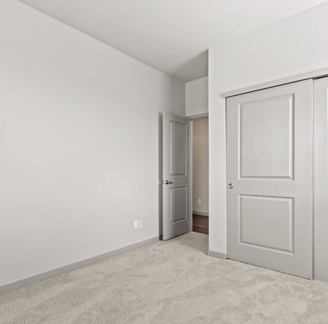Building Photo - 3368 S Biscay Way