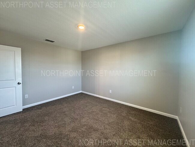 Building Photo - "SEPTEMBER MOVE IN SPECIAL: $500 off on 2n...