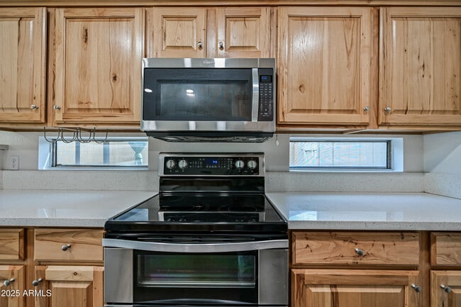 Building Photo - 3334 W Monona Dr