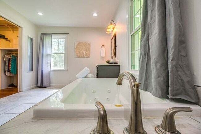 Building Photo - 3610 S Mt Juliet Rd