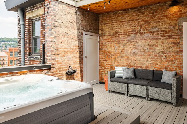 Building Photo - 1201 Jackson St