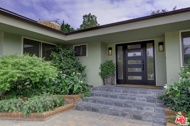 Building Photo - 16314 Meadow Ridge Rd W
