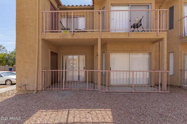 Building Photo - 653 W Guadalupe Rd