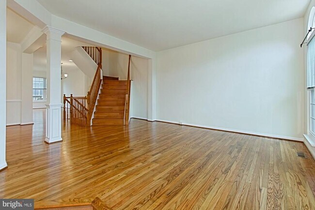 Building Photo - 20748 Hollow Falls Terrace