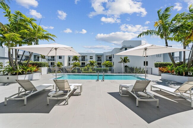 Building Photo - 111 SE 1st Ave