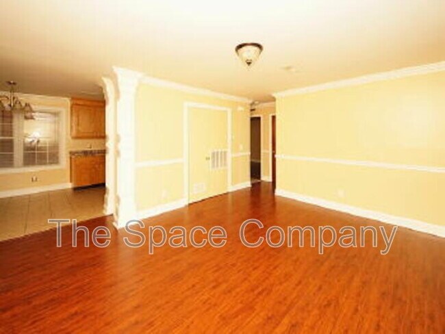 Building Photo - 995 King St