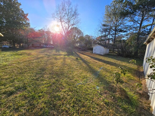 Building Photo - Nice Rancher in Arab Area