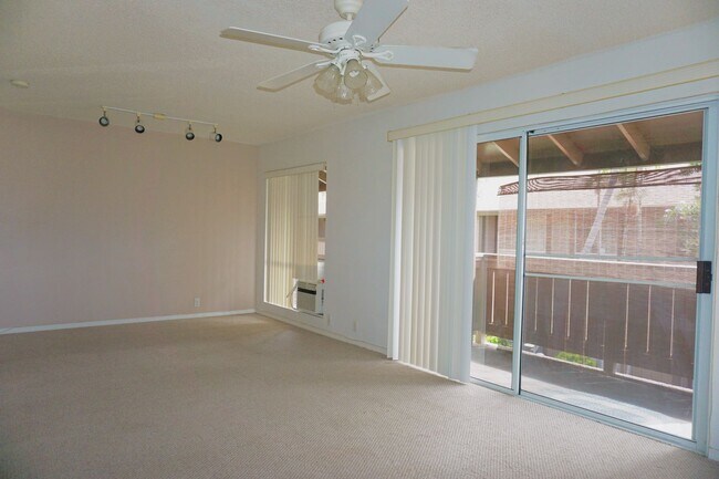 Building Photo - Palm Villas Studio with 1 parking & A/C