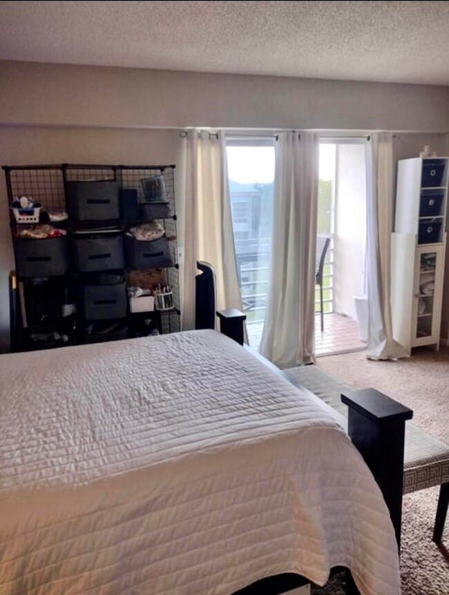 Building Photo - 209 Suffolk F