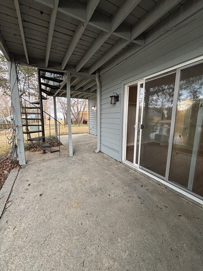 Building Photo - 8483 Yadkin Cir