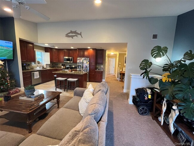 Building Photo - 12 Della Dr