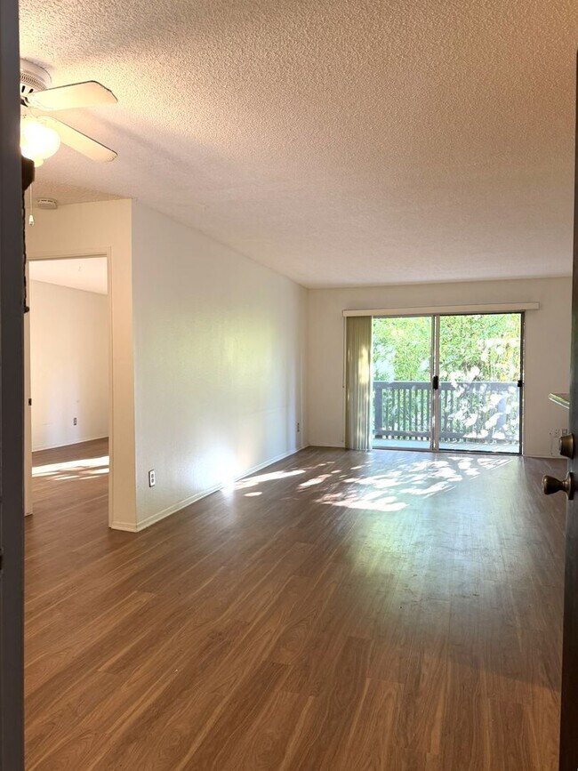 Building Photo - Luxury Living at The Estates Condominium Complex – 2 Bedroom, 2 Bathroom