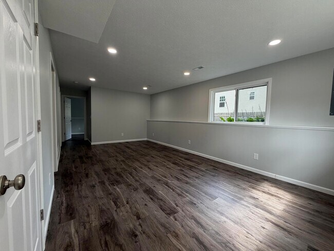 Building Photo - 122 Summit Dr
