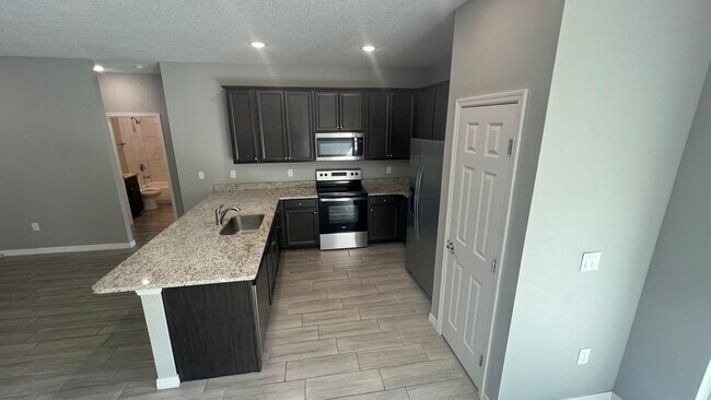 Building Photo - ADORABLE 3 Bedroom / 2 Bathroom Home in Pa...