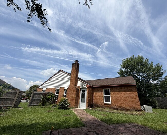 Building Photo - 1501 Millington Dr