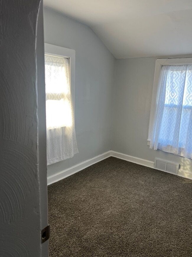 Building Photo - 2525 Parke St