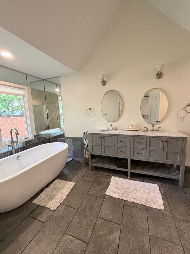 Building Photo - 6035 Whitegate Crossing