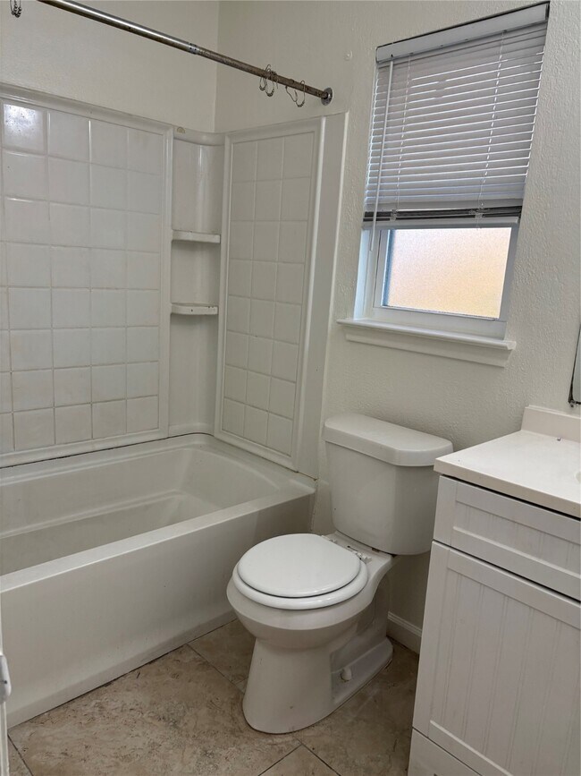 Building Photo - 4322 Woodmont Dr