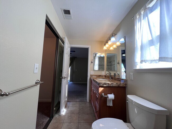 Building Photo - Charming 3/2/2 Home in Gardnerville *MUST SEE*