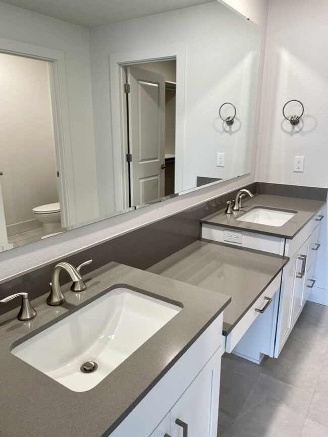 Building Photo - "Spacious 4-Bedroom Home on East Caldera Street with 2.5 Baths and 2,498 Sq Ft of Comfort in Meri...