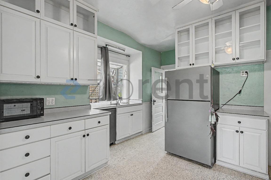Building Photo - Unit