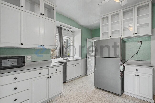 Building Photo - Unit