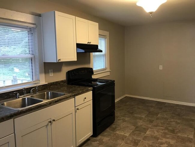 Building Photo - Huntersville: 3 bedroom 1 bath home
