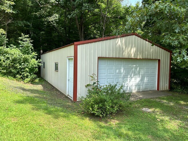 Building Photo - 4 Bedroom, 2 Bathroom House