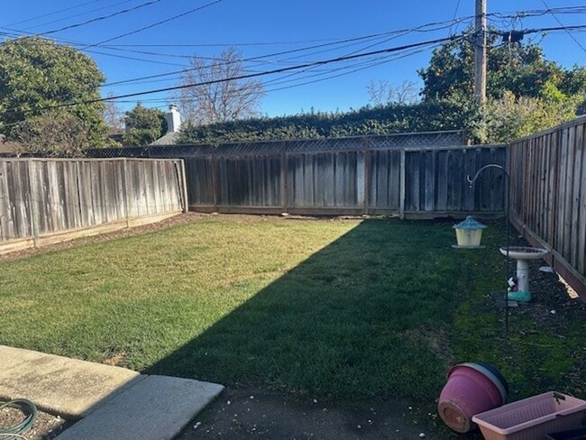 Building Photo - 55-1402