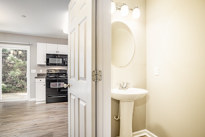 Building Photo - 402 Ellis Ave