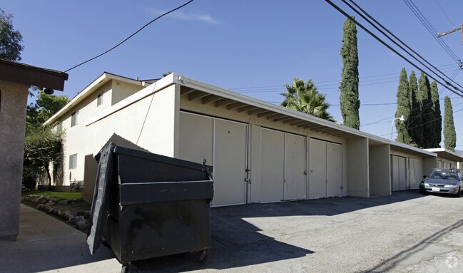 Building Photo - Silverwood Apartments (524)