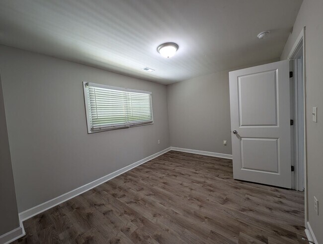 Building Photo - Cozy condo located in the Williamsburg on Commonwealth community minutes from Plaza Midwood!