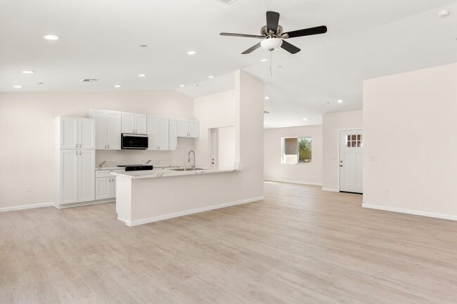 Building Photo - 21471 Reed Pl