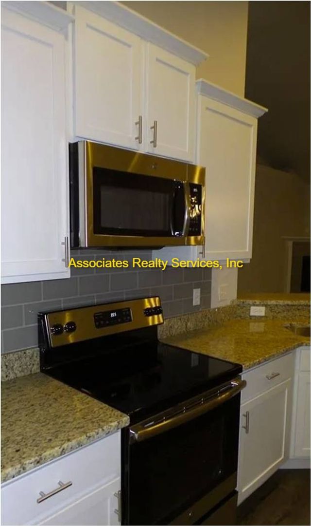 Building Photo - Spacious 4-Bedroom Home with Office in Portofino!  LOOK!