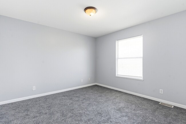 Building Photo - 1824 Country Hills Dr