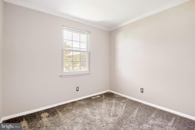 Building Photo - 907 Spry Harb