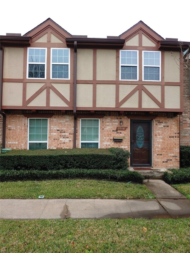 Building Photo - 2316 Shadowdale Dr