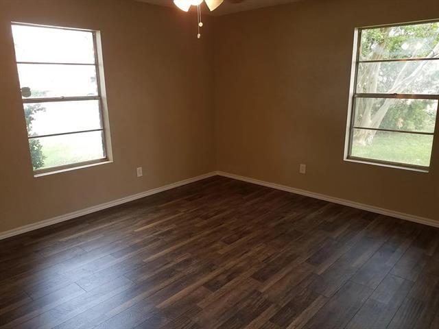 Building Photo - 100 Lochness Ln