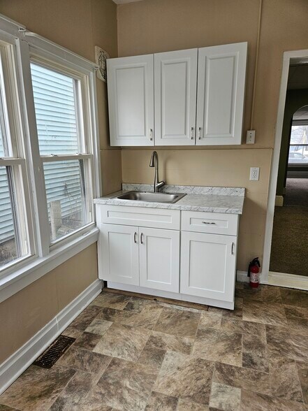 kitchen sink - 426 W Front St