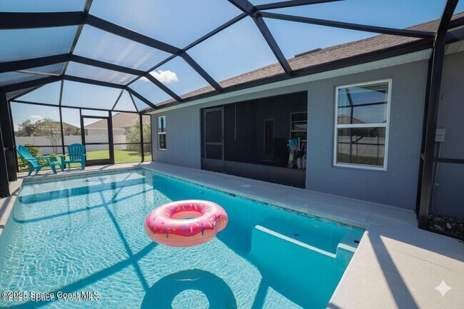 Building Photo - 814 Moment St