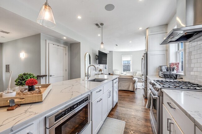 Building Photo - 1650 Columbia Rd