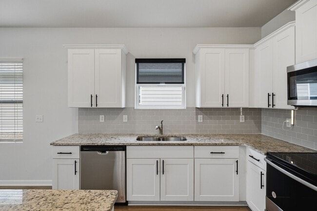 Building Photo - 3707 Clementine Ln